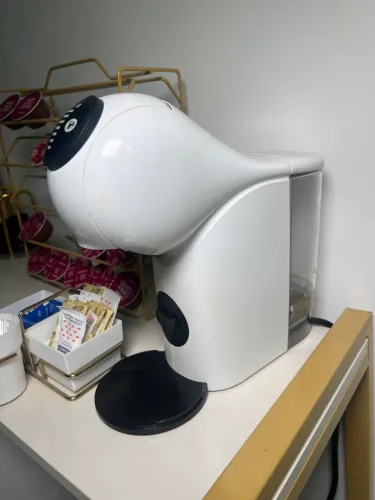 Cafeteira Nescafé Dolce Gusto + Porta Cápsulas e Porta Sachês