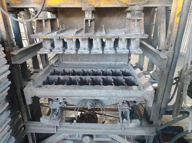 Máquina de bloco e outra piso de concreto -hidraulica