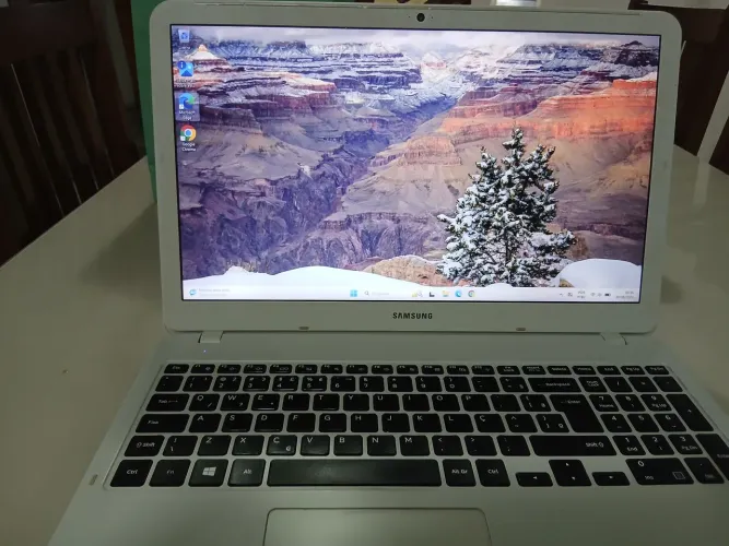 Notebook Samsung i3 8GB RAM SSD 128