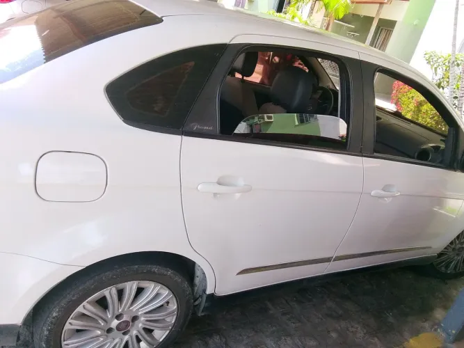 Fiat Grand Siena Essence 1.6 Flex 16V 2016