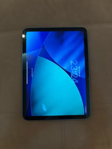 iPad 11" 128GB (Como Novo) + Garantia Apple 2027 + Capa protetora + CapaTeclado Beet Down
