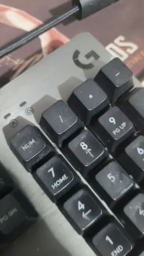Teclado mecânico G413 Carbon troco