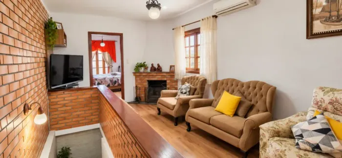 Casa com 2 dormitórios e piscina à venda nas Três Vendas, próximo ao Quartier!