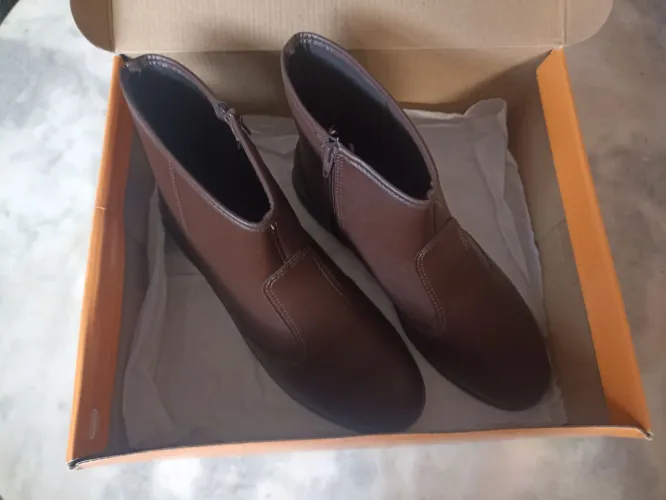 Vendo Bota marrom semi nova