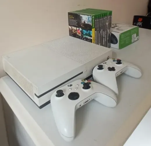 XBOX One S 500gb + 2 controles + 10 jogos (mídia física) -LEIA A DESCRIÇÃO-