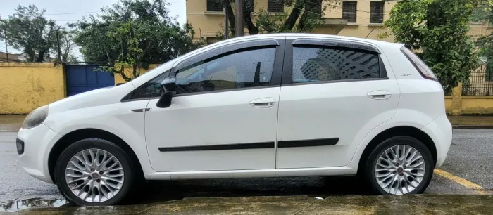 Fiat Punto Essence 1.6 Flex 16V 5P 2015