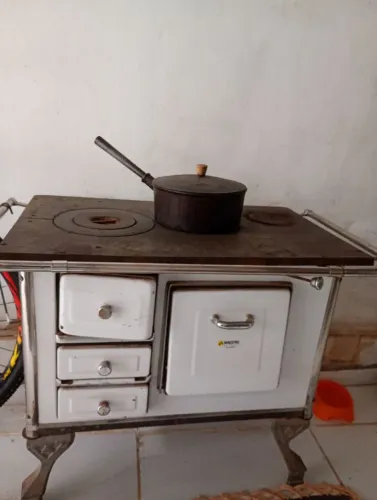 Fogão a lenha pequeno