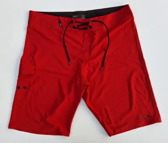 Bermuda masculina surf Oakley tamanho 46 vermelha