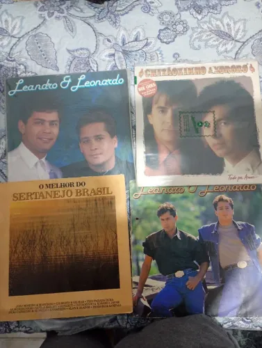 Kit LPs Sertanejo (Leandro e Leonardo, Chitãozinho e Xororó)