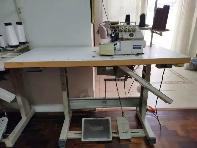 VENDO máquina de costura Overloque industrial de 4 fios