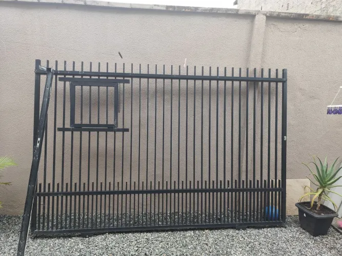 Portão em alumínio