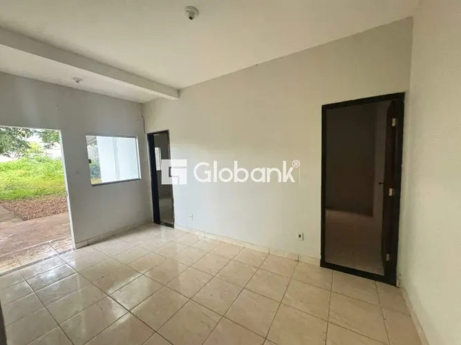 Casa à venda em Vila Oliveira 2 Quartos, 1 Vaga, 80 m²