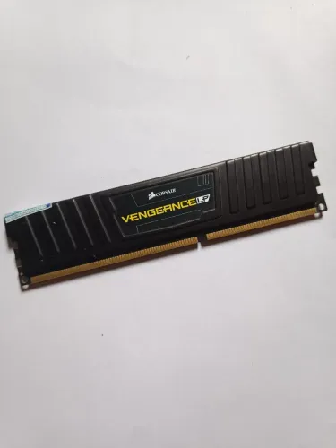 Memória RAM Corsair DDR3 1333MHz Original para PC Desktop - Alto Desempenho