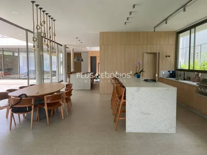 Casa de Alto Padrão para Venda e Locação no Fazenda Imperial  704m², 5 Suítes, Piscina, Ár