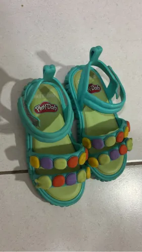 Vendo mini Melissa tamanho 26/27