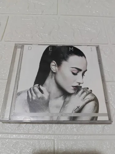 Demi Lovato Deluxe.