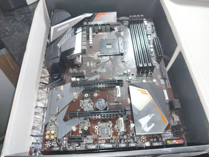 AORUS B450 ATX Defeito