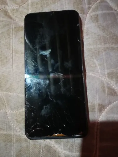 Celular tela quebrada