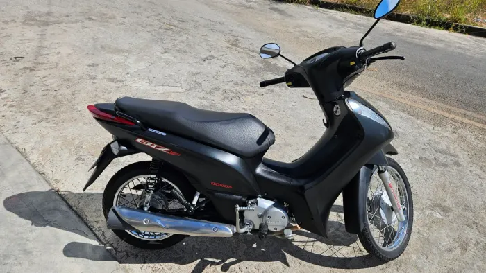 Biz 2015 com apenas 25 mil km rodados.