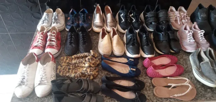 23 Sapatos Masculinos/Femininos Usados e Seminovos 