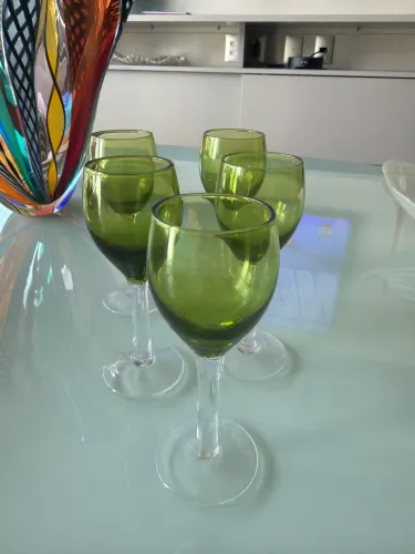 Conjunto com 5 Taças de Licor Verdes 