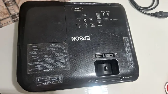 Projetor Epson s31 3200 lumens r$ 760 horas de uso funcionando perfeitamente