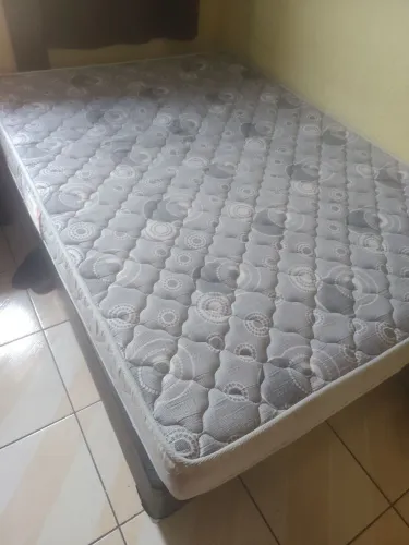 Colchão de casal tamanho padrão, usado, em bom estado, retirar no local
