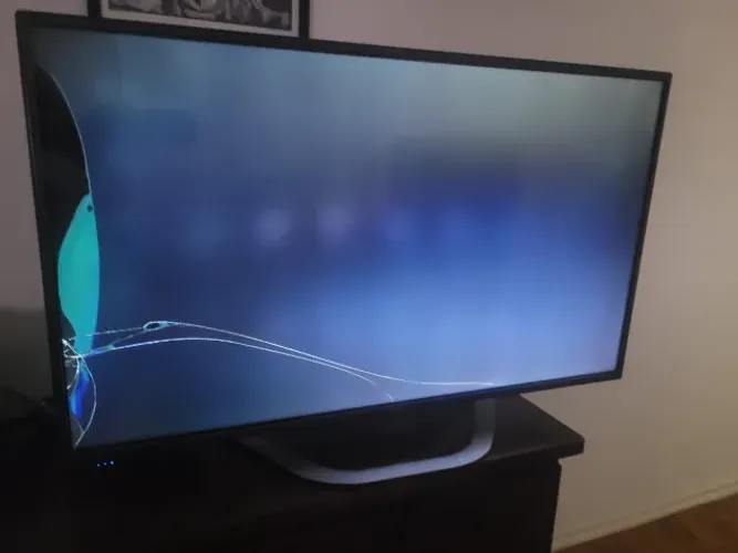 TV LG 47LA6200 - Tela quebrada, para aproveitar peças