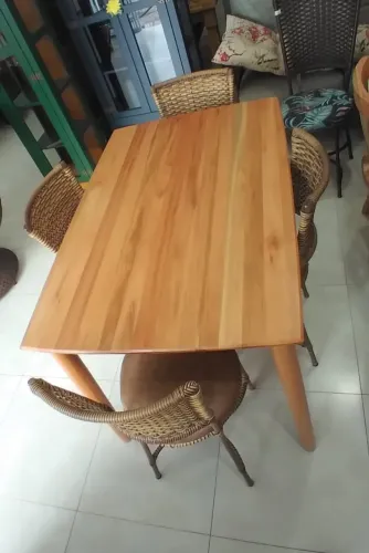 Conjunto Mesa Retangular Eucalipto + 4 Cadeiras Em Ferro e Fibra