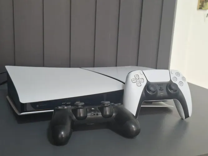 ? PS5 Slim Digital 1TB + 2 Controles Originais + NF + Caixa | Impecável