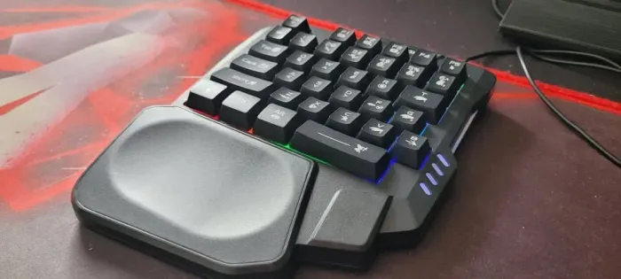 Teclado Gamer Single Hand Com Led RGB Cabo 1,5m Lehmox