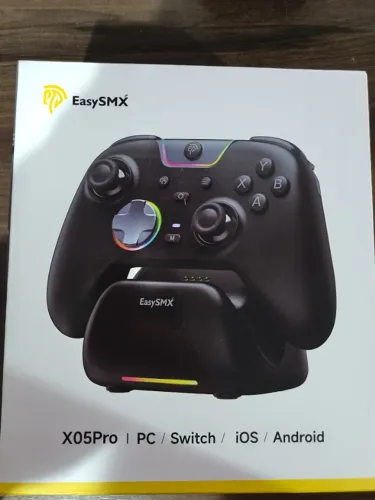 Controle Sem Fio EasySMX X05 Pro c/ Charging Dock - Hall Effect (Novo)