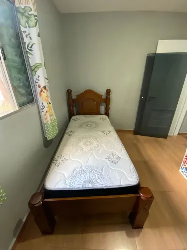 Vende se cama de solteiro