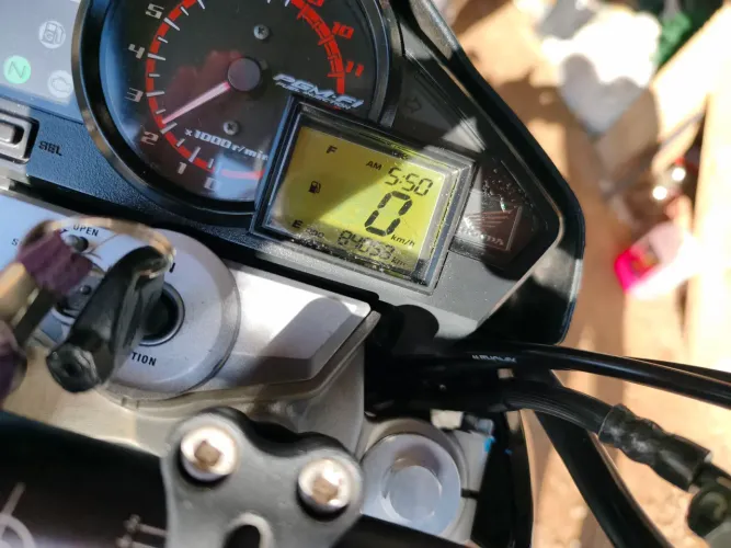 Moto cb 300 muito nova