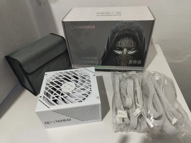 Fonte de alimentação GX 1050W 80 PLUS PLATINUM GAMEMAX