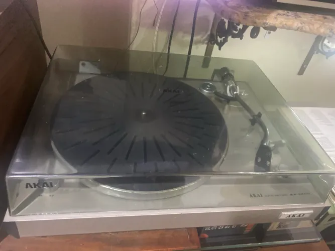 Toca disco Akai AP 100C