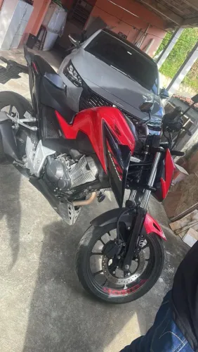 Moto Honda Twister 300 cilindradas