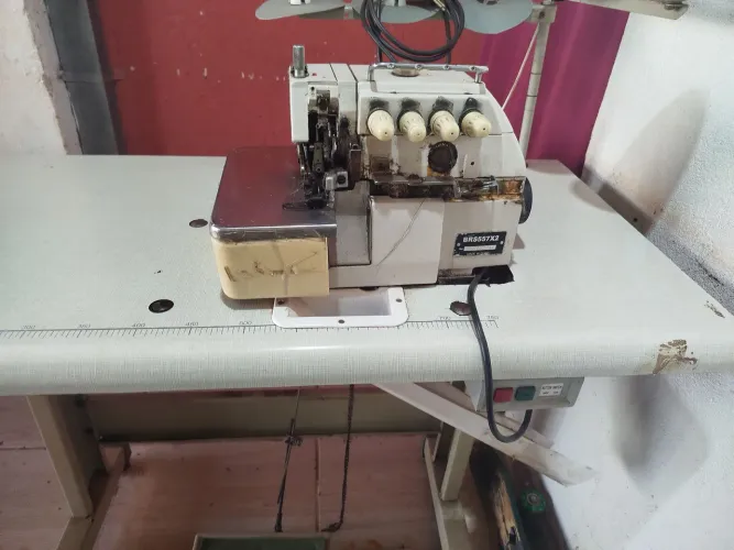 Vende-se máquina interlock 