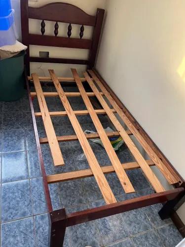 Vendo cama de madeira , ótima qualidade