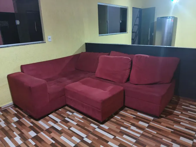 Sofá + puff + 4 almofadas