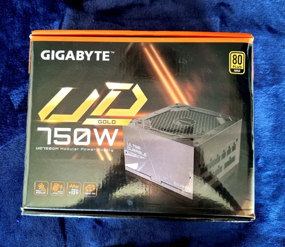 Fonte GIGABYTE 750W FULL MODULAR