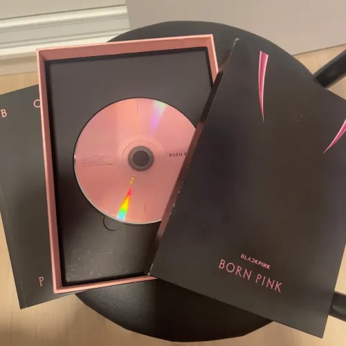 Black Pink Born Pink completo (algumas avarias na caixa) 