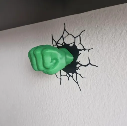 Mão do Hulk quebrando a parede - Decoração quarto gamer setup 