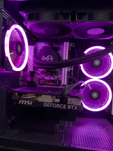 PC Gamer Mini ITX - RTX 4060 + Ryzen 7 + 32GB de RAM 3200Mhz
