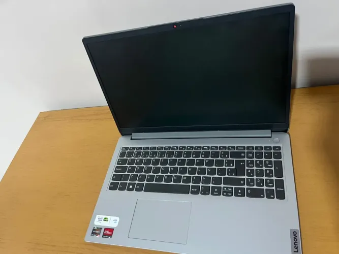 Notebook Lenovo Ryzen 5 7520U