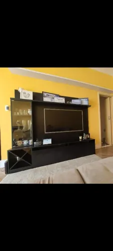 Rack com painel preto