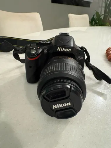 Nikon D5100 + Lente Nikkor 18-55mm ? pouquíssimo uso, bateria nova