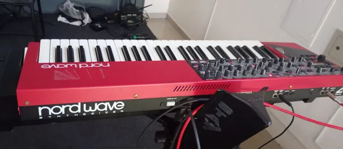 Teclado Sintetizador Nord Wave 1 ( baixei o preço para sair )