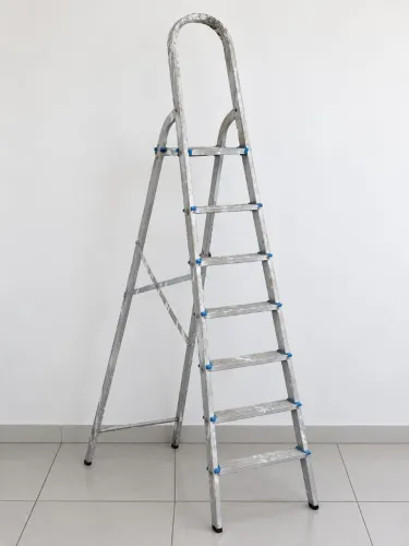 Escada de alumínio 7 degraus