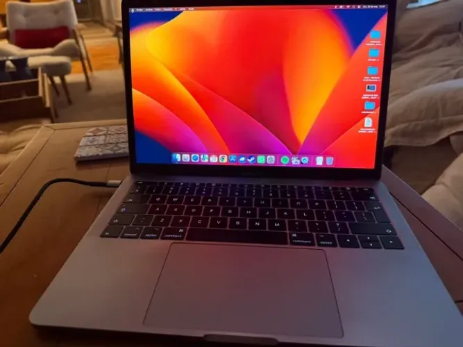 MacBook Pro 13" 2017 i5 8GB ? Bateria desgastada ? Funciona na tomada